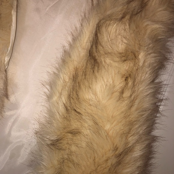 Fluffy Vest - Picture 3 of 4